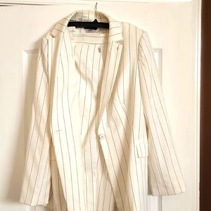 Women's pants suit